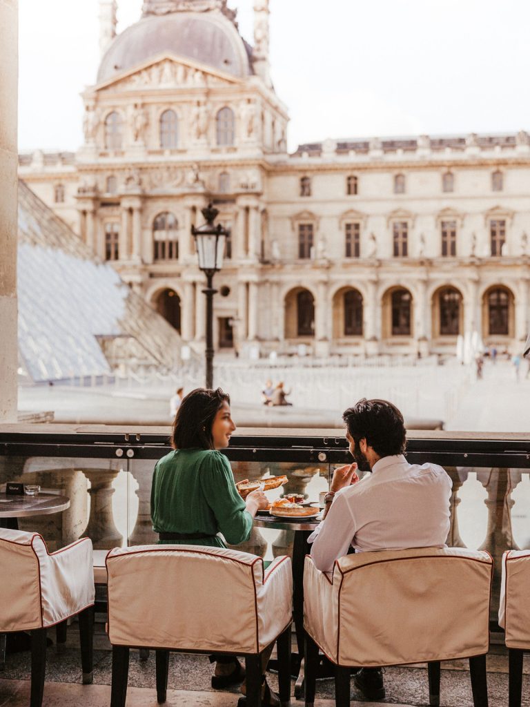 Couple breakfast terrasse facing the Louvre Pyramid