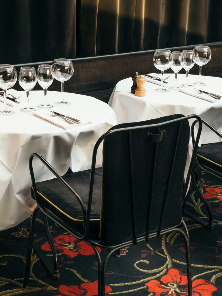 Matignon restaurant Paris table dressée