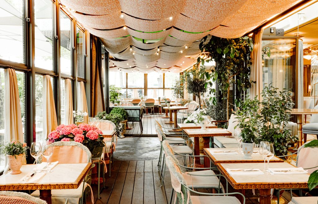 Les jardins du presbourg restaurant paris terrasse couverte véranda